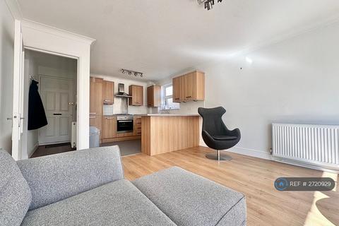 1 bedroom flat to rent, Courtfield Gardens, London, W13