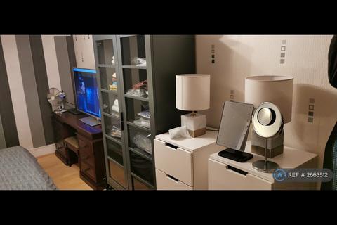1 bedroom in a flat share to rent, Beresford Road, London, N5