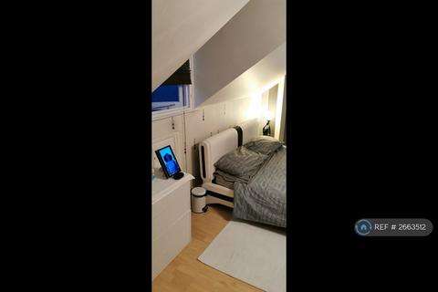 1 bedroom in a flat share to rent, Beresford Road, London, N5