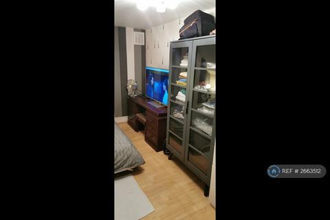 1 bedroom in a flat share to rent, Beresford Road, London, N5