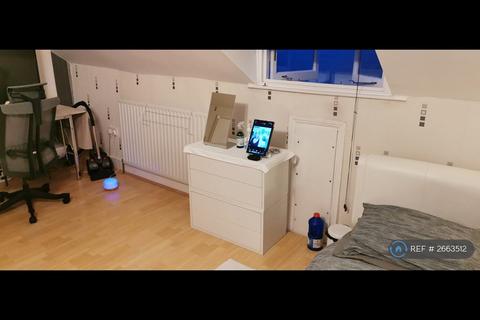 1 bedroom in a flat share to rent, Beresford Road, London, N5