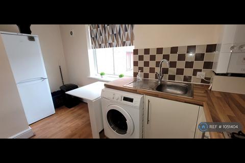 3 bedroom flat to rent, Craven Street, Northampton, NN1