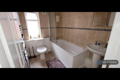 3 bedroom flat to rent, Craven Street, Northampton, NN1
