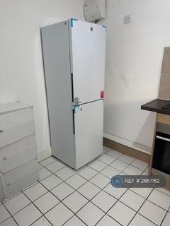Studio to rent, Bulstrode Road, Hounslow, TW3