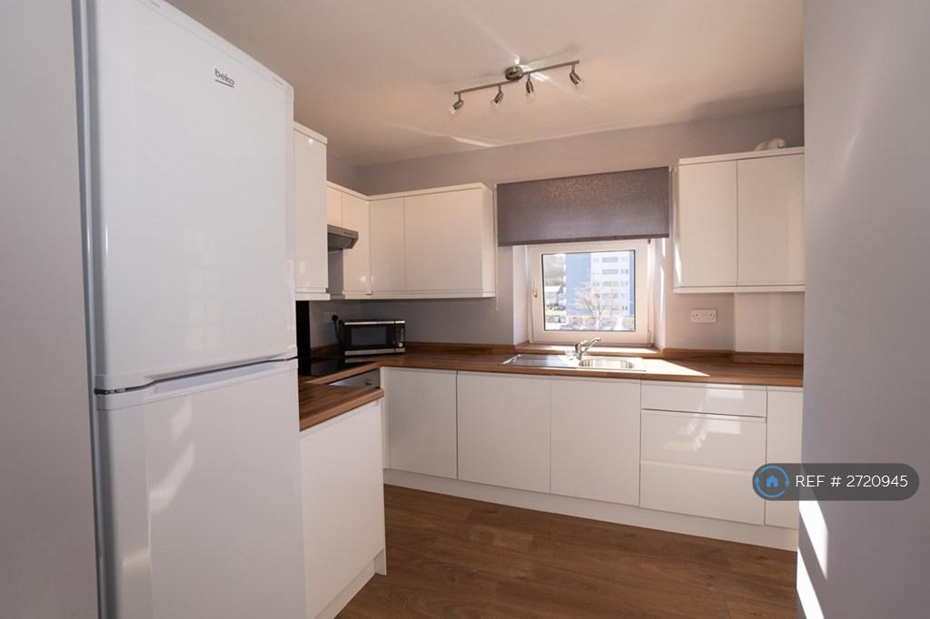 Bright Spacious Kitchen
