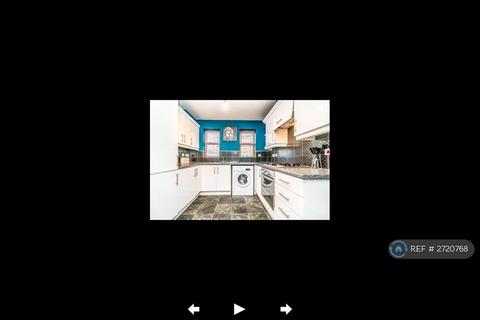 2 bedroom terraced house to rent, Schuster Road, Manchester, M14