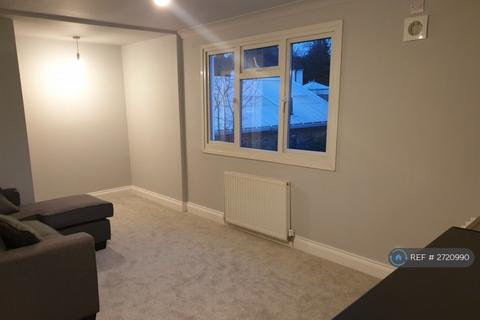 1 bedroom flat to rent, London Road, Chalfont St. Giles, HP8