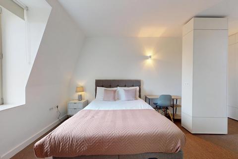 Studio to rent, Staines Road