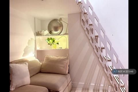 Studio to rent, London, London, W9