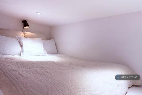 Studio to rent, London, London, W9