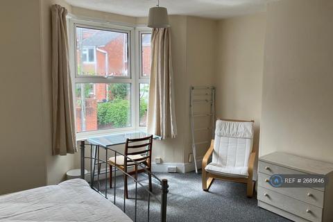 3 bedroom terraced house to rent, Iddesleigh Road, Exeter, EX4