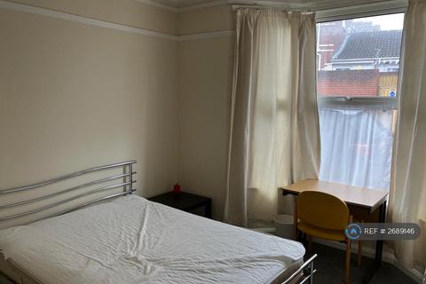 3 bedroom terraced house to rent, Iddesleigh Road, Exeter, EX4