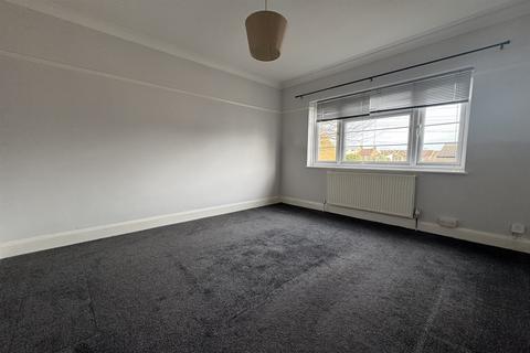 2 bedroom flat to rent, Fairleigh Court, Leigh on Sea