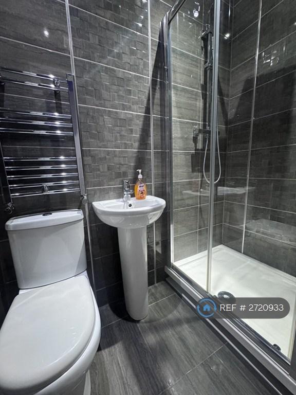 6 x Ensuite's