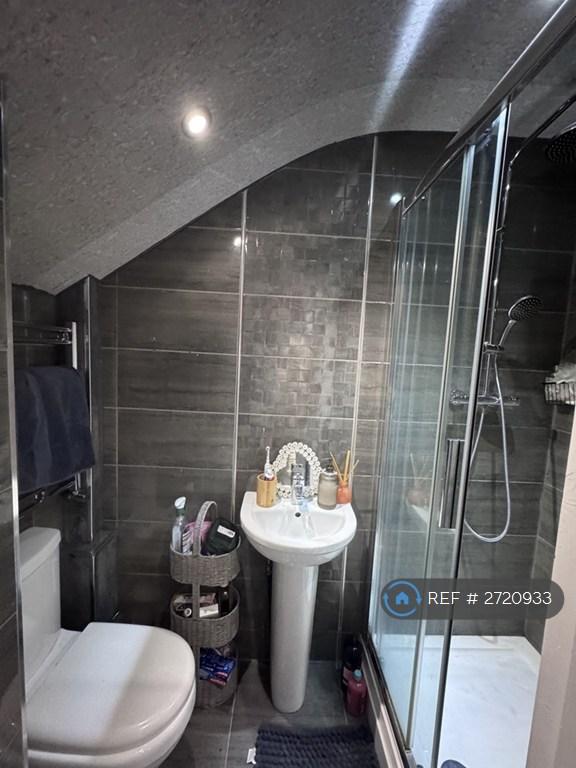 6 x Ensuite's