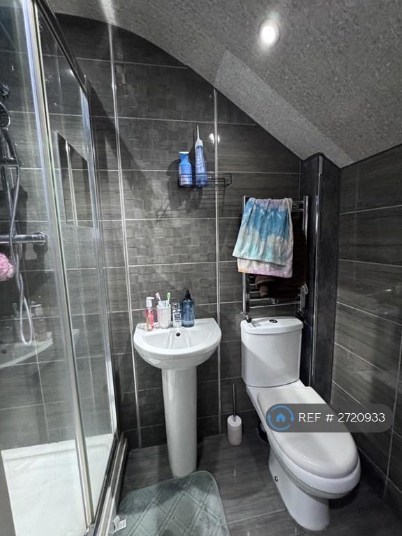 6 x Ensuite's