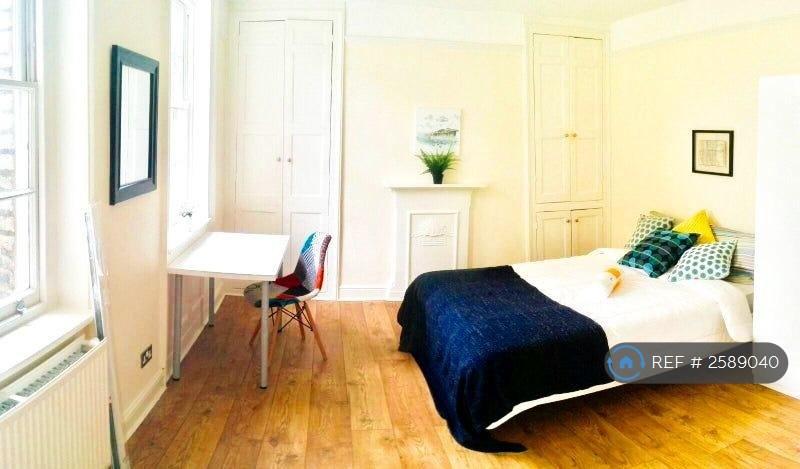 Fresh, Bright, Overlooking Garden First Floor Room