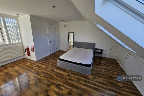 1 bedroom in a house share to rent, Manor Road, London, HA1