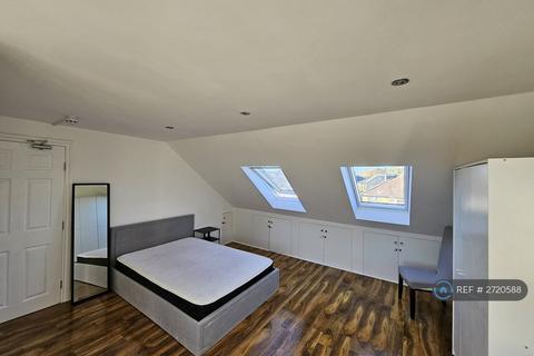 1 bedroom in a house share to rent, Manor Road, London, HA1