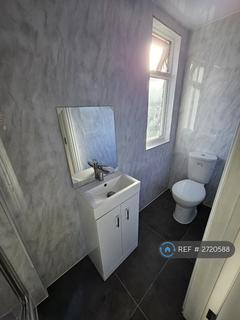 1 bedroom in a house share to rent, Manor Road, London, HA1