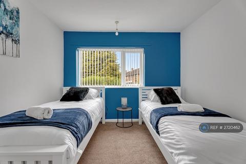 3 bedroom semi-detached house to rent, Farnborough Road, Nottingham, NG11