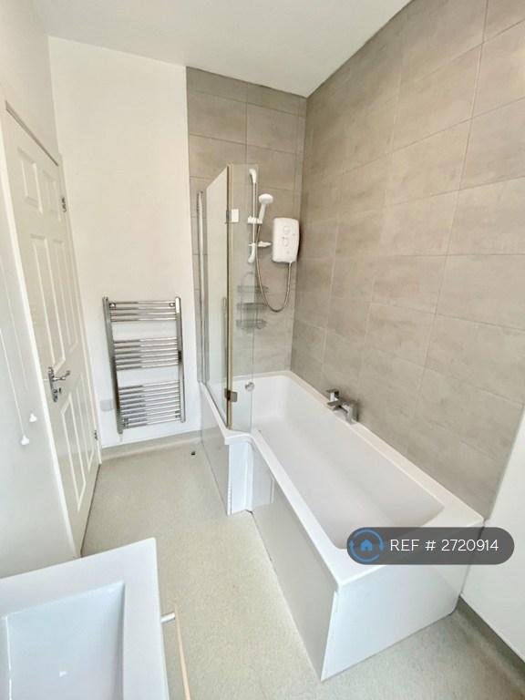 Communal Bathroom 1