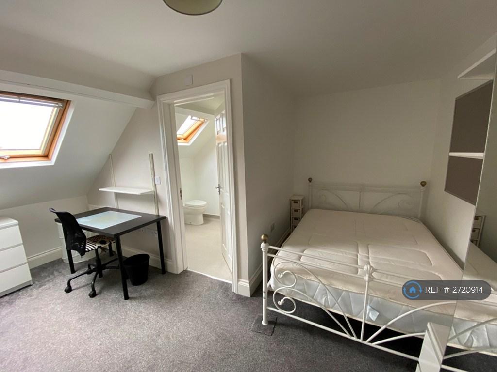 Bedroom 5 Ensuite