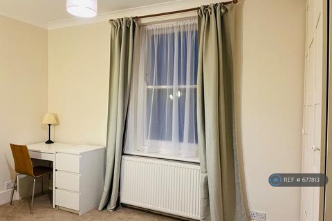 2 bedroom flat to rent, Queens Club Gardens, London, W14
