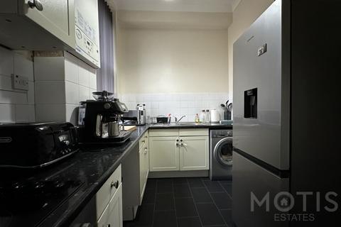 2 bedroom flat to rent, Sandgate Road, Folkestone, CT20