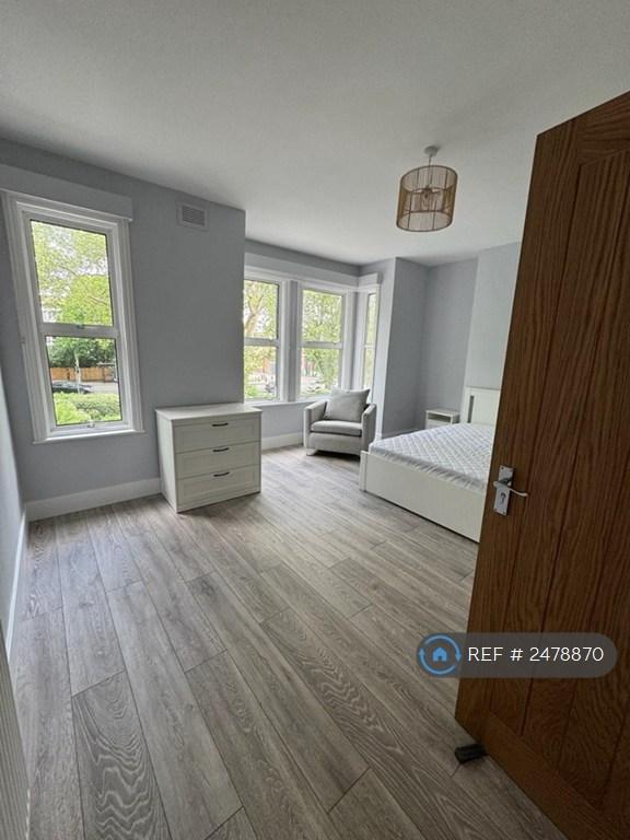 Bedroom 5 (Very Spacious Room)