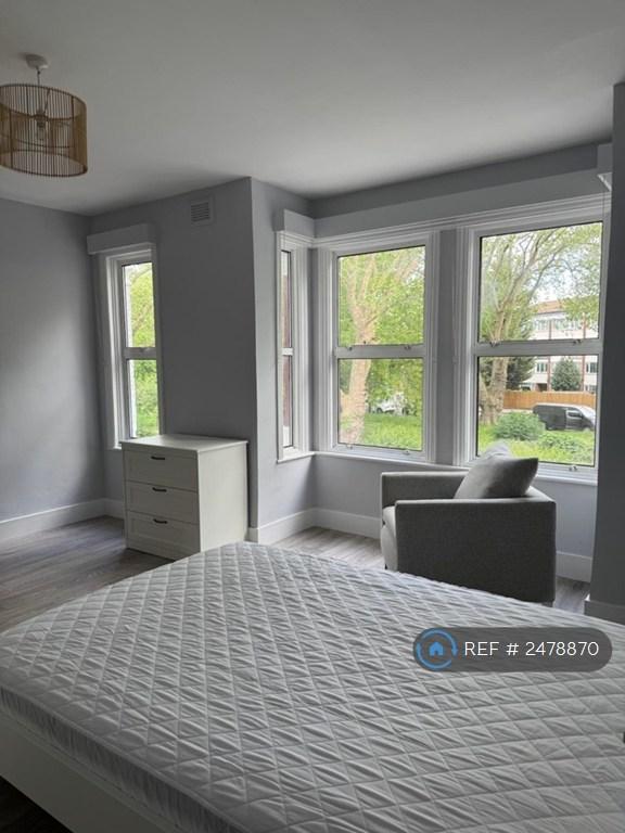 Bedroom 5 (Great Views Over The Green))