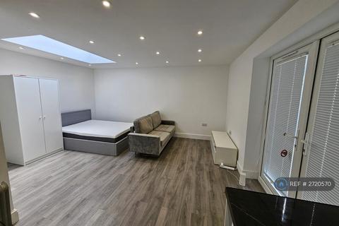 Studio to rent, Manor Road, Harrow, HA1