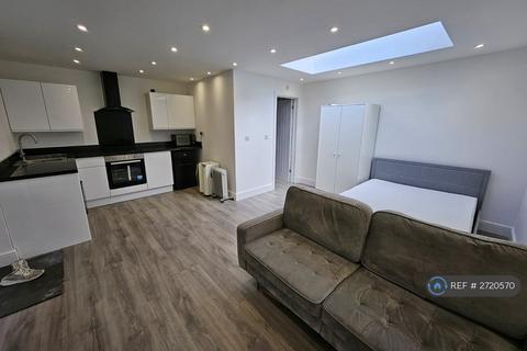 Studio to rent, Manor Road, Harrow, HA1