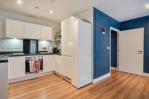 2 bedroom apartment for sale, Apple Yard, London