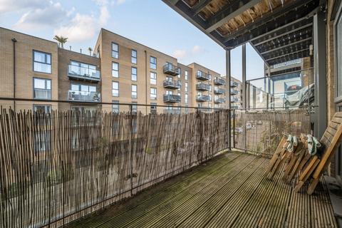 2 bedroom apartment for sale, Apple Yard, London
