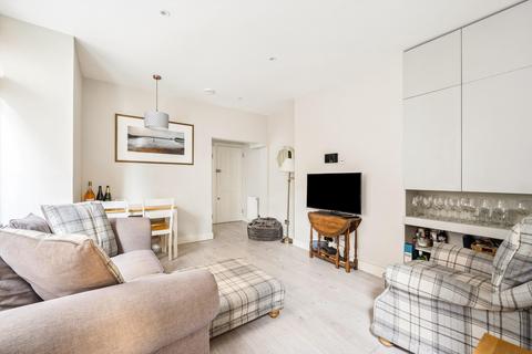 2 bedroom flat to rent, Coverton Road, London, SW17