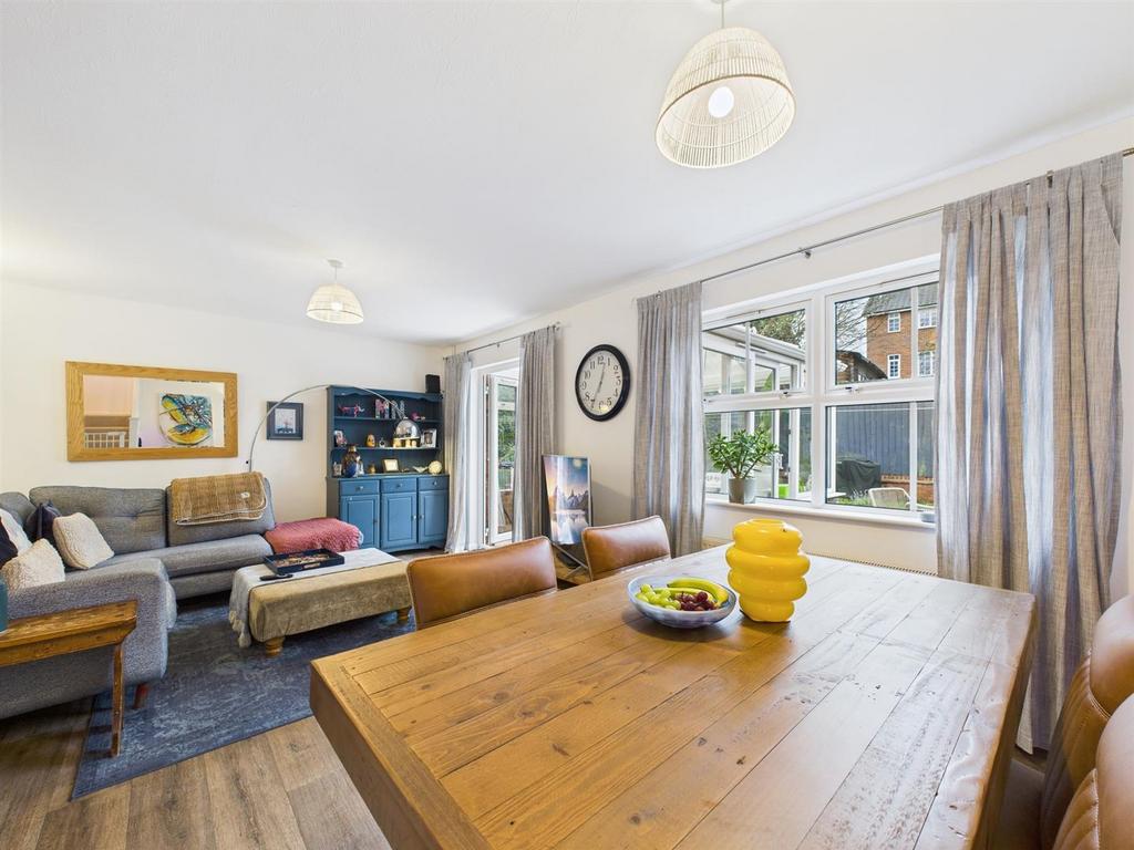 CAM02435 G0-PR0096-STILL009.jpg