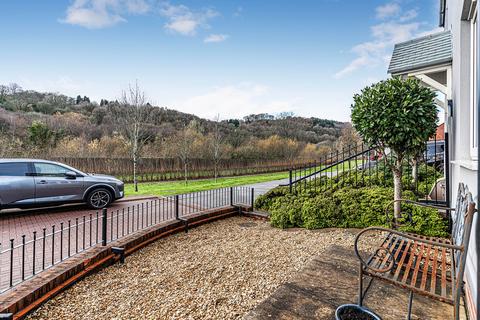 undefined, Ymyl Yr Afon, Pontypridd CF37