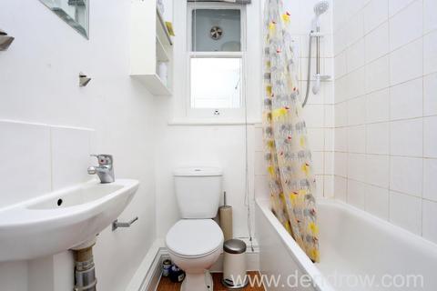 3 bedroom flat to rent, Castellain Mansions, Maida Vale, London W9