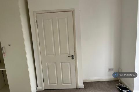 1 bedroom in a house share to rent, Foxley Lane, Purley, CR8
