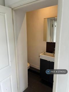 1 bedroom in a house share to rent, Foxley Lane, Purley, CR8