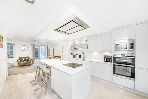 4 bedroom townhouse for sale, Heathercliff Way, Penistone