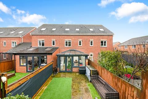 4 bedroom townhouse for sale, Heathercliff Way, Penistone