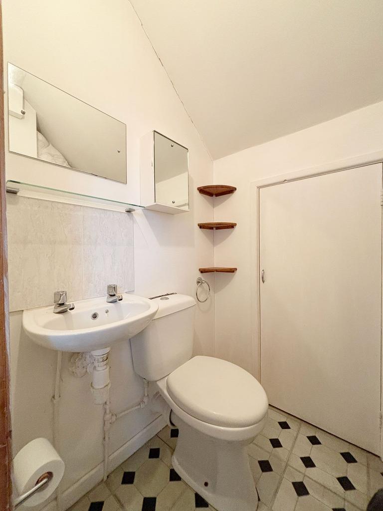 En-suite bedroom 2