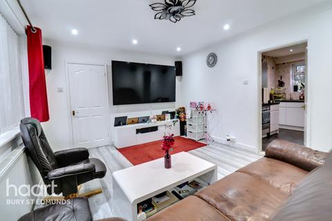 3 bedroom semi-detached house for sale, Trent Road, Bury St Edmunds