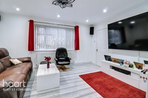 3 bedroom semi-detached house for sale, Trent Road, Bury St Edmunds