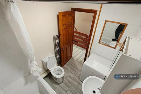 2 bedroom flat to rent, Inverness Road, Southall, UB2