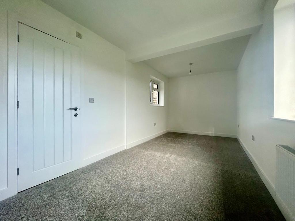 Bedroom 1 ensuite.jpeg