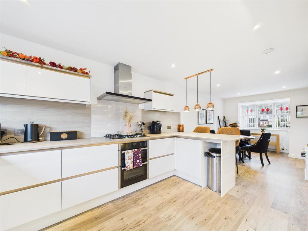 CAM01486 G0-PR0925-STILL028.jpg