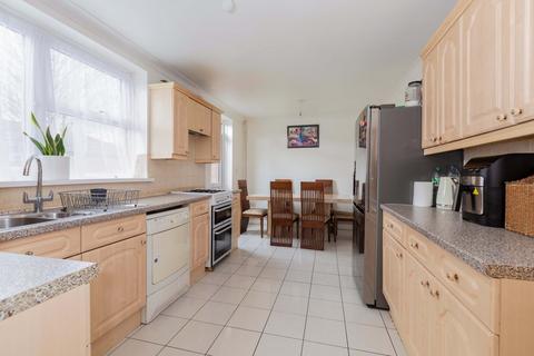 undefined, Trelawney Avenue, Langley SL3